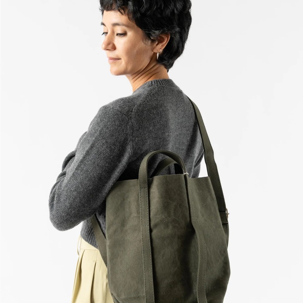AMIACALVA WASHED CANVAS 2 WAY MESSENGER BAG S IN OLIVE